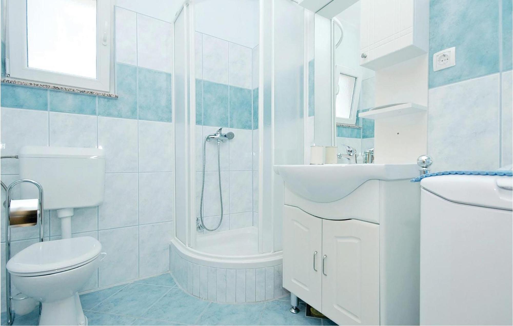 Cozy Apartment In Posedarje With House Sea View Номер фото
