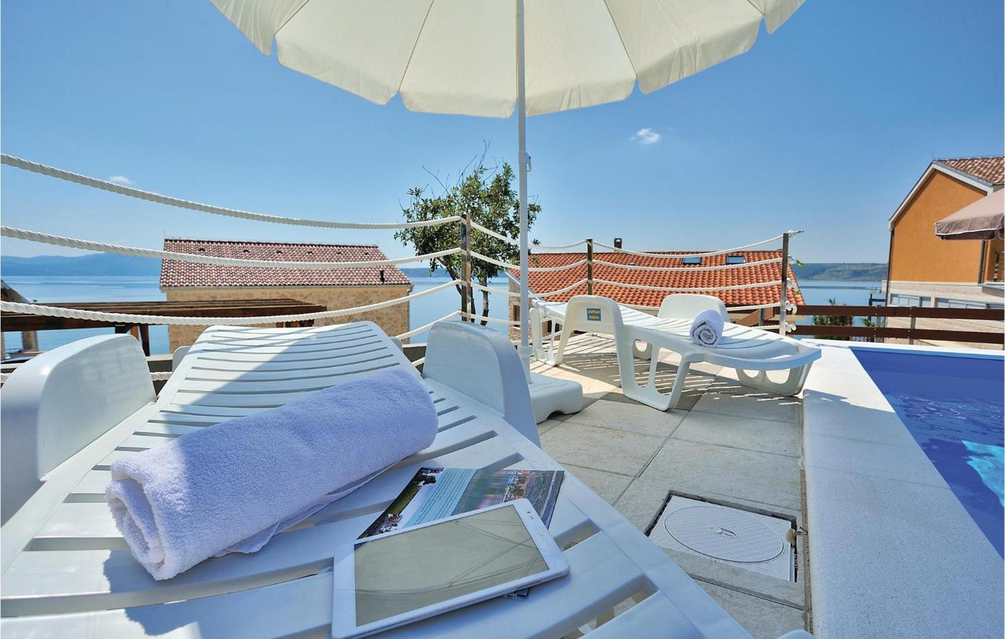 Cozy Apartment In Posedarje With House Sea View Экстерьер фото